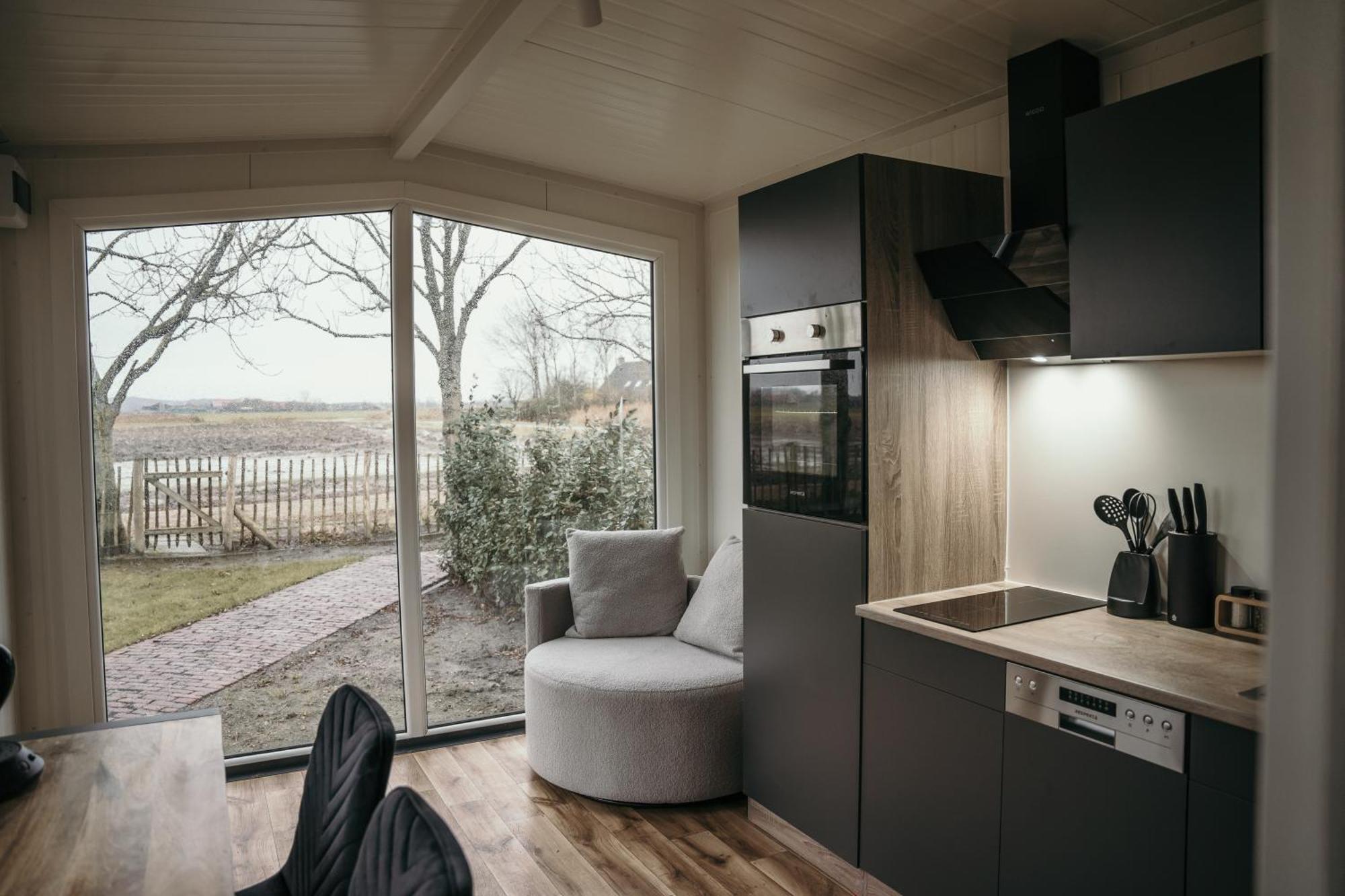 Luxe Tiny House Incl Jacuzzi En Strandhuisje In Zomerseizoen Meliskerke Ngoại thất bức ảnh