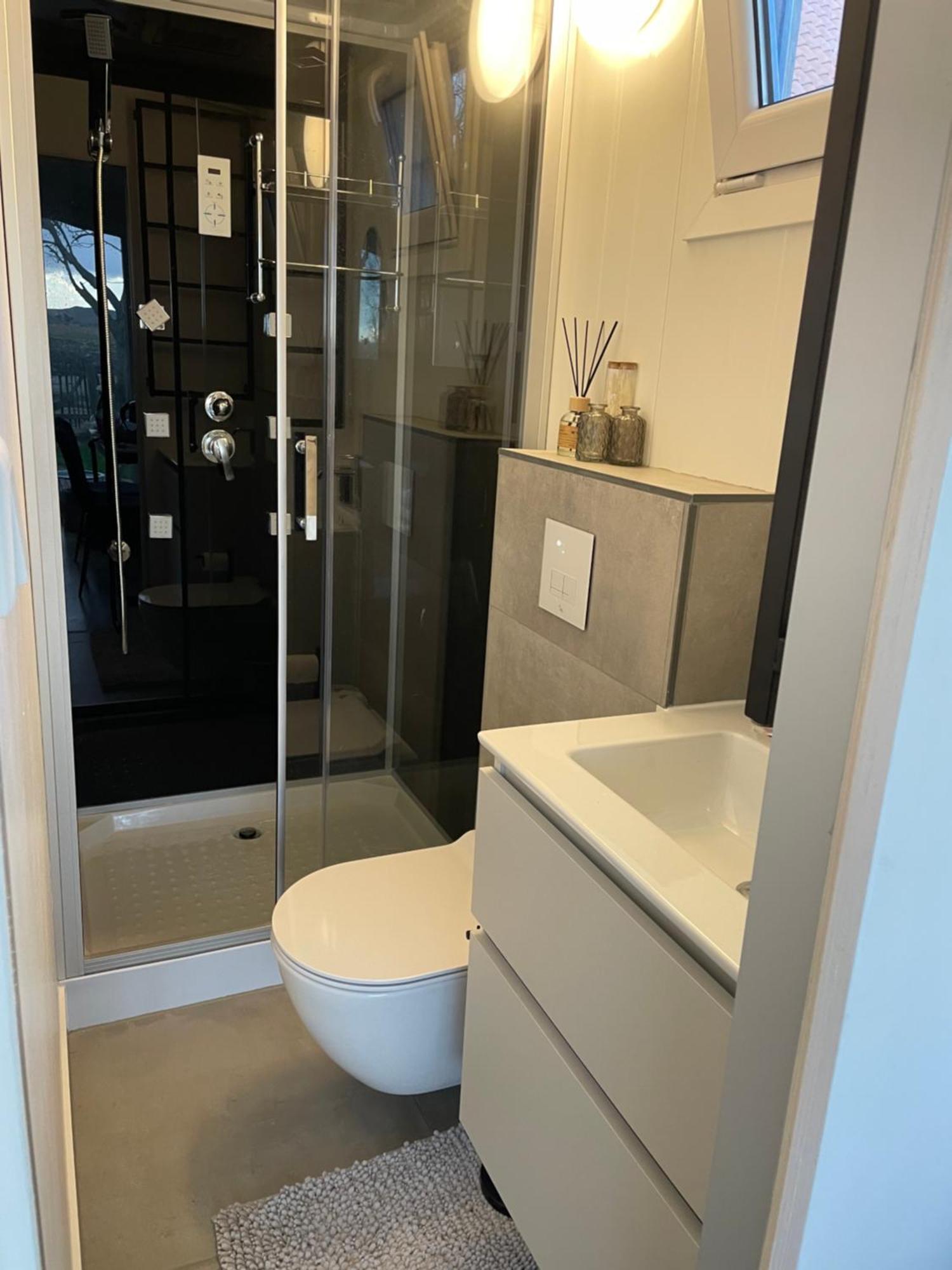 Luxe Tiny House Incl Jacuzzi En Strandhuisje In Zomerseizoen Meliskerke Ngoại thất bức ảnh