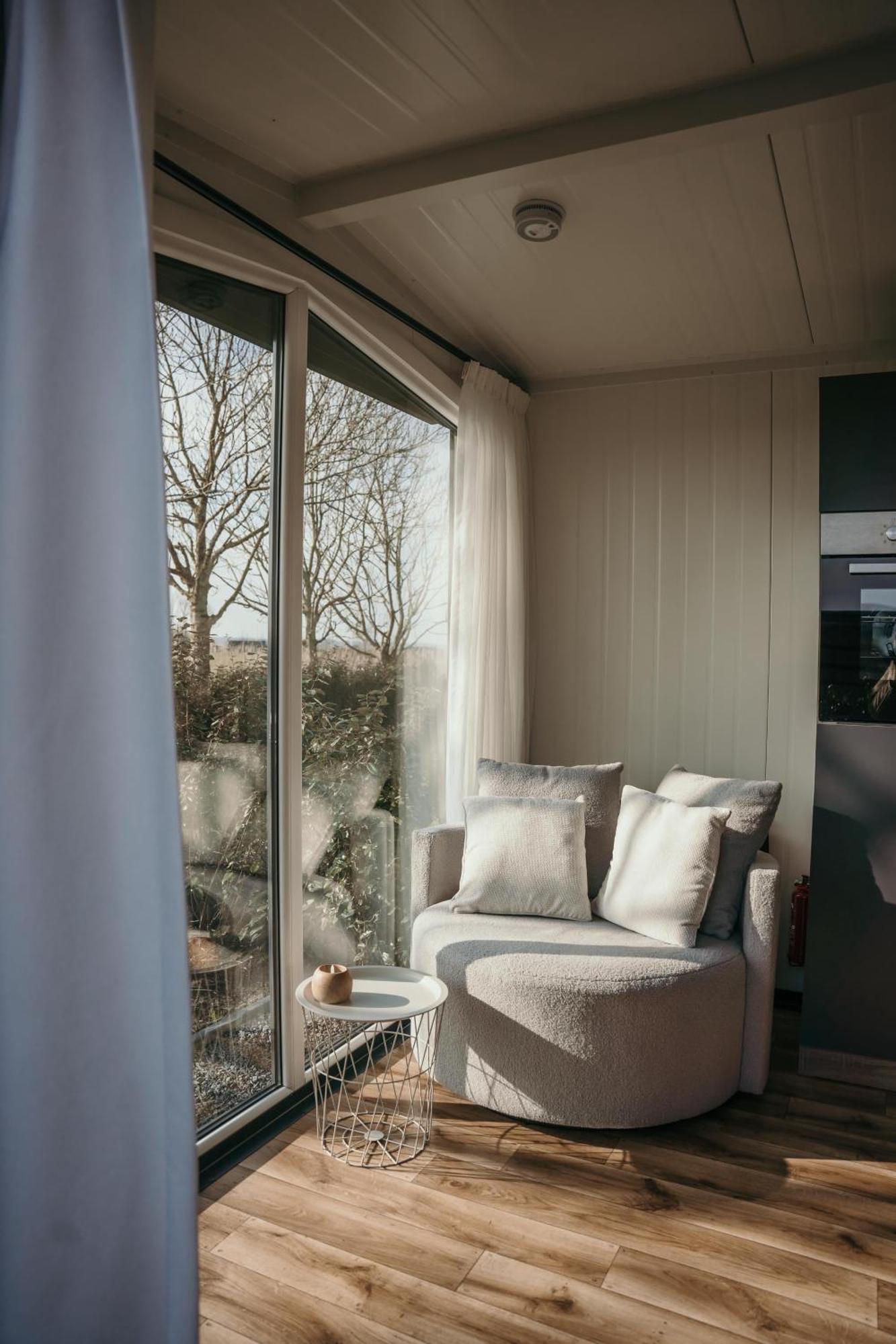 Luxe Tiny House Incl Jacuzzi En Strandhuisje In Zomerseizoen Meliskerke Ngoại thất bức ảnh